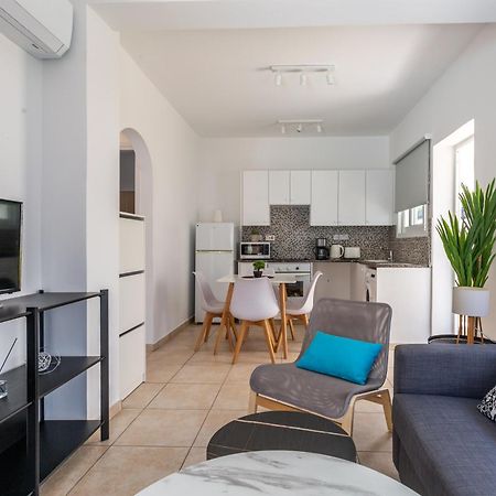 Beautiful One Bed Apartment In Paphos Exterior photo