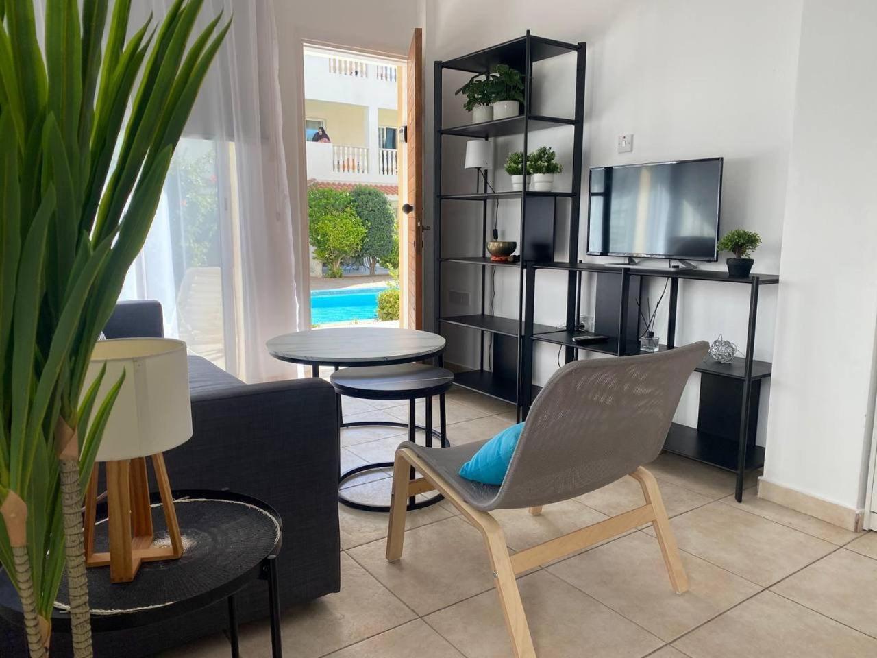 Beautiful One Bed Apartment In Paphos Exterior photo