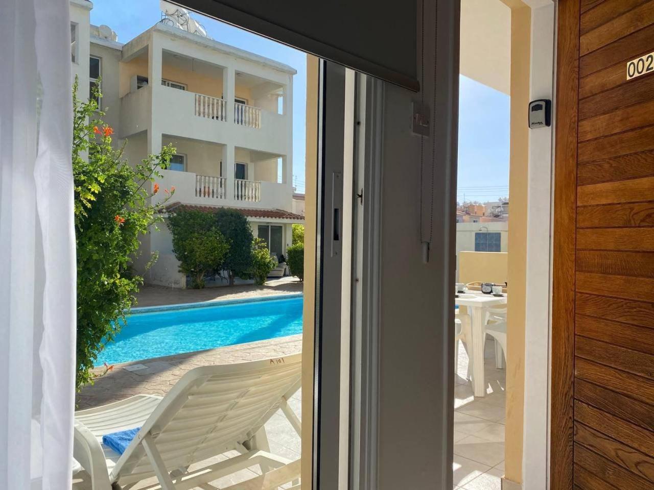 Beautiful One Bed Apartment In Paphos Exterior photo