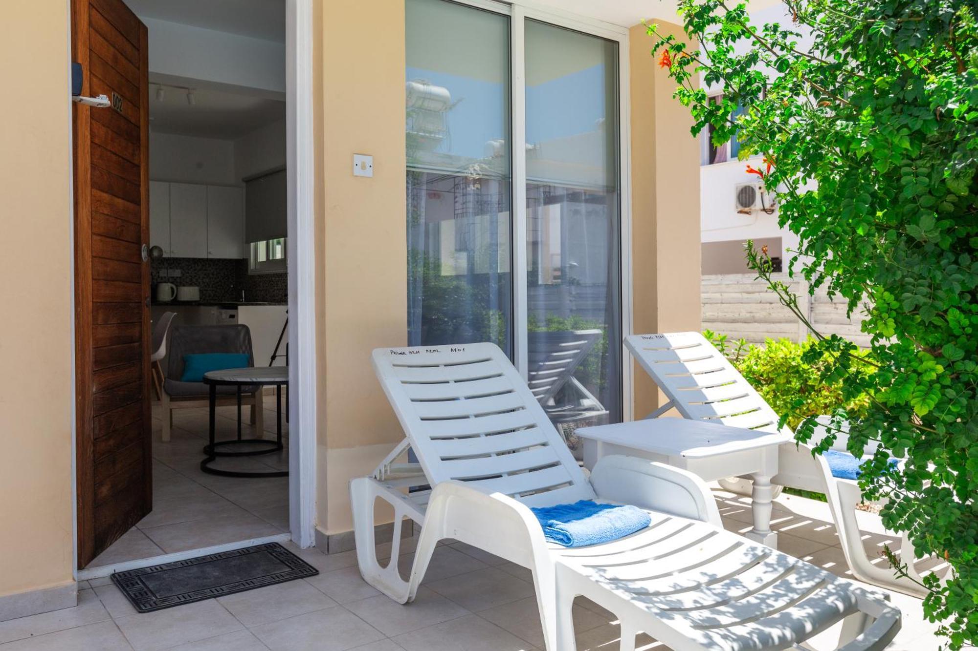 Beautiful One Bed Apartment In Paphos Exterior photo